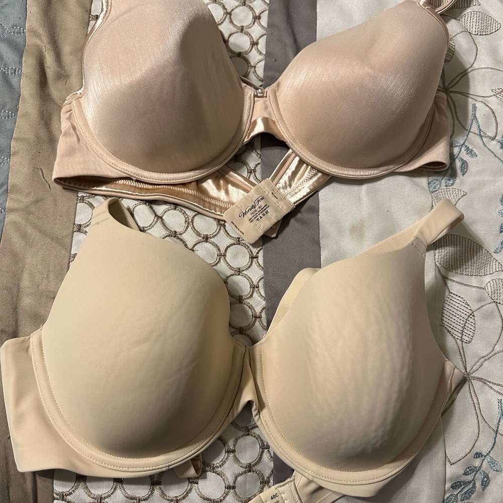 Vanity Fair and Ambrielle Bras 40D